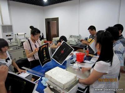 莘庄广告印刷服务全指南 图文设计与喷绘装订一览